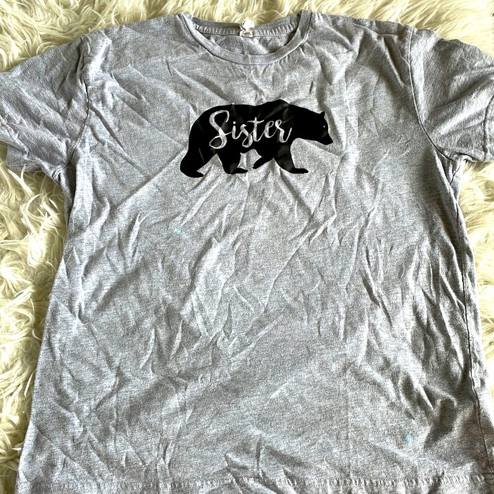 GREY SISTER BEAR T-SHIRT